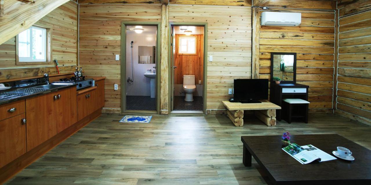 סאוגוויפו Jeju Joa Log Pension מראה חיצוני תמונה
